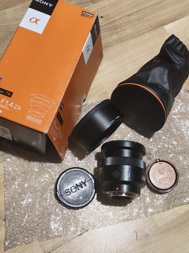 Sony carl zeiss - planar, t*